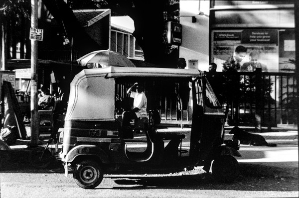 I really liked the scene where the person in frame was partially well lit by sun, and was framed by auto. I think pushing makes it difficult, but sun is only lighting the person's chest